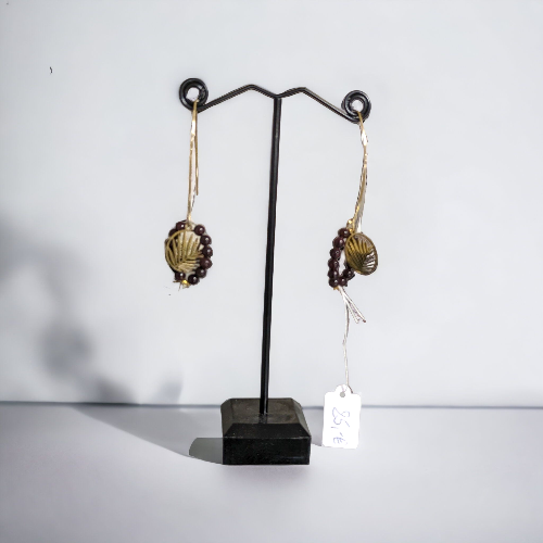 Boucles d'oreilles pendantes en Grenat Rouge et Acier Inoxydable Doré - Élégance Artisanale de Provence