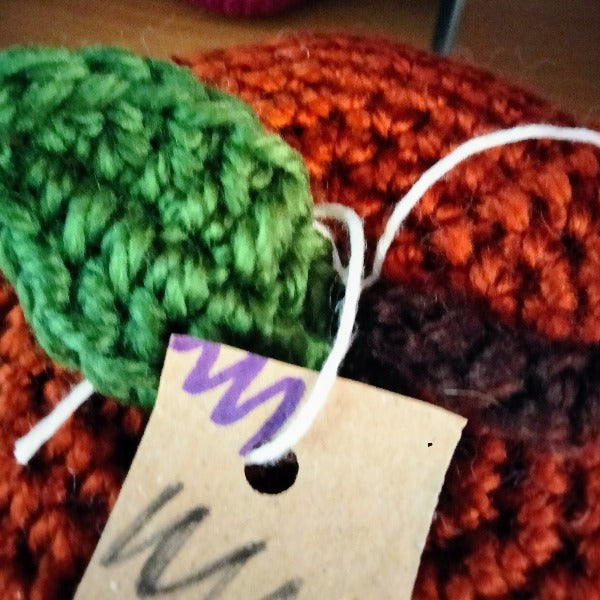 amigurumi, décoration au crochet, upcycling de bouteille, doudou en laine,